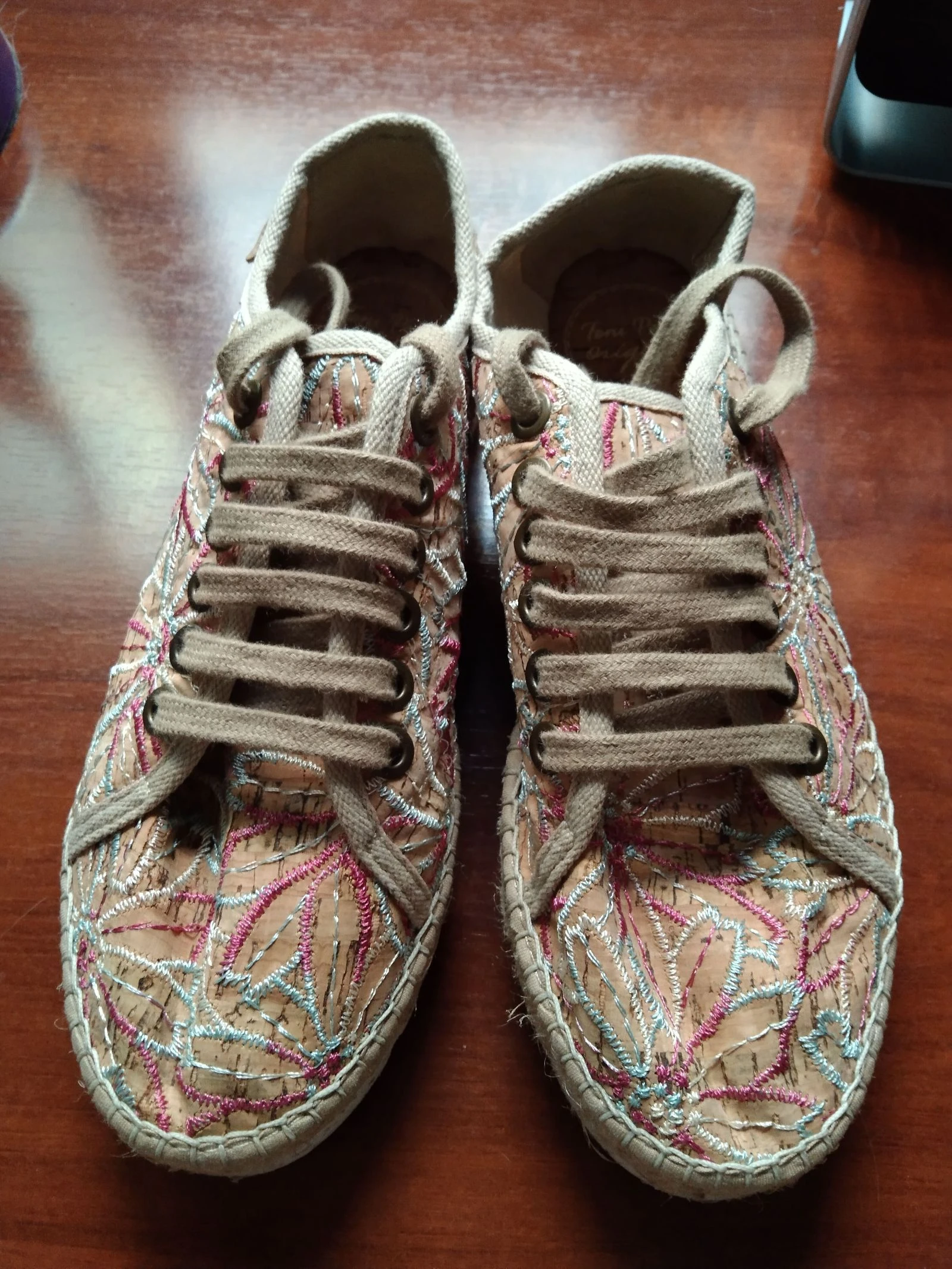 Zapatillas mujer bordadas 